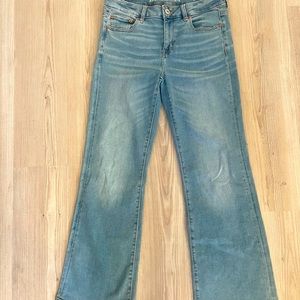 American Eagle Favorite Boyfriend Jean size 8 short. Excellent condition